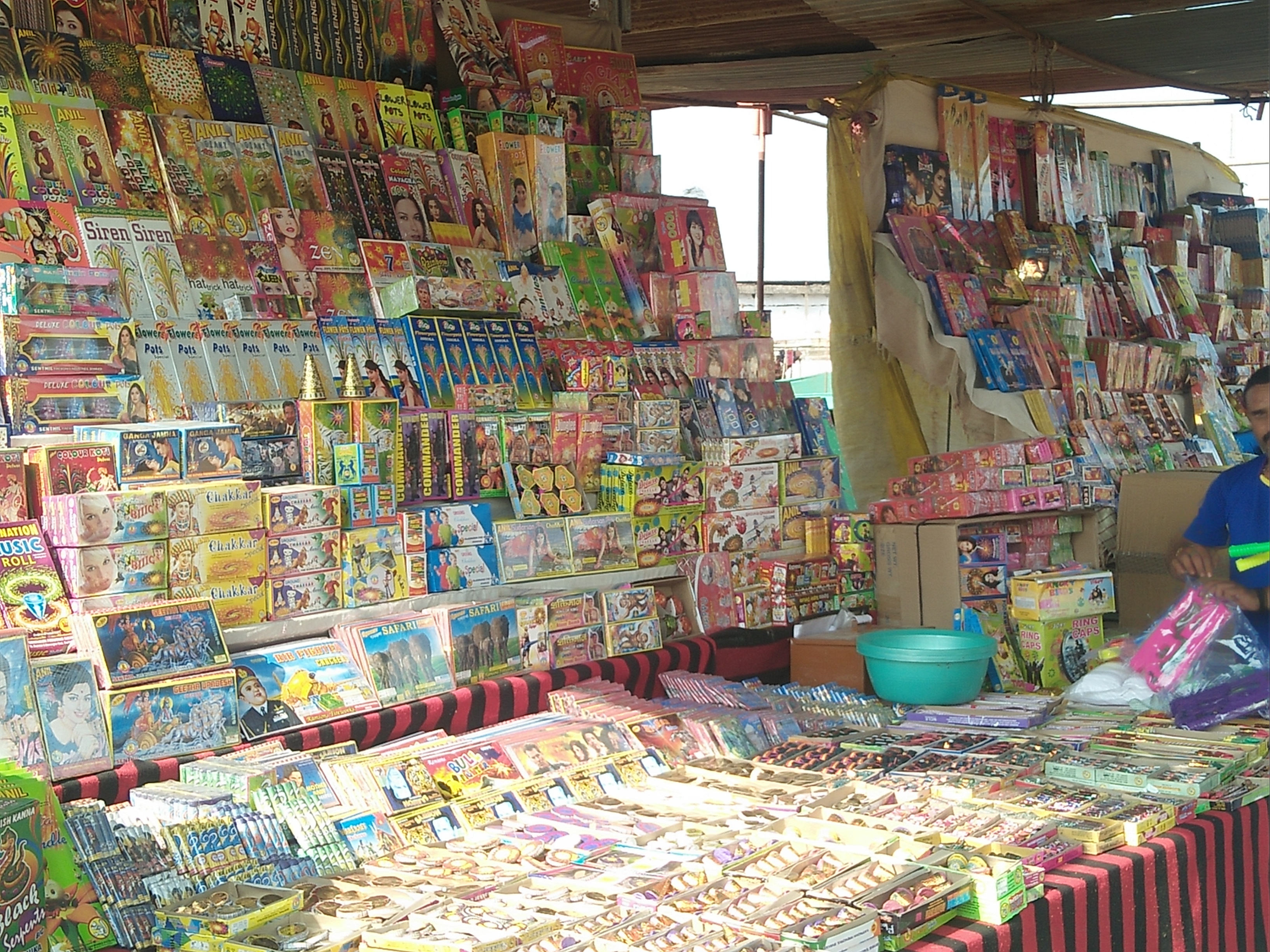 Dangerous crackers in the market diwali 2017