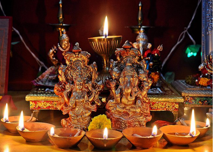 akshmi puja vidhi on deepawali 2017