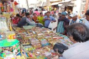  Selling fireworks outside the shop Open Invitation to Accidents,Police are not able to abide by the rules