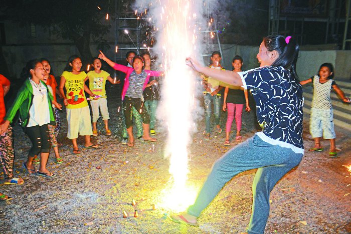 Deepawali 2017, CG diwali, Patrika Family, Raipur Vanvasi Kanya ashram rohnipuram, patrika news, child