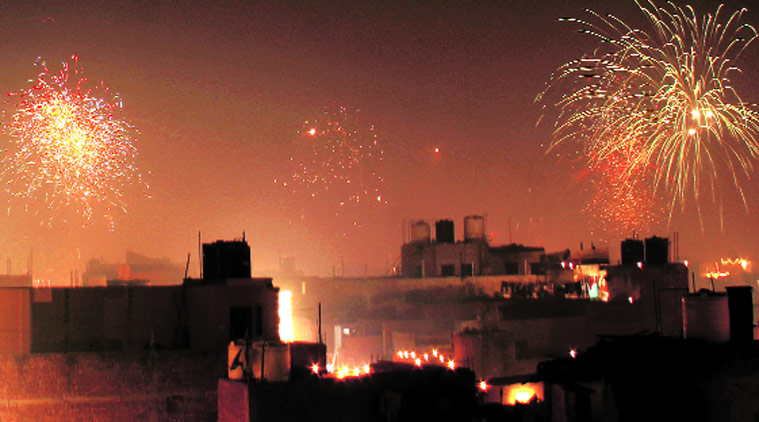 Pollution level increases in delhi  on diwali night