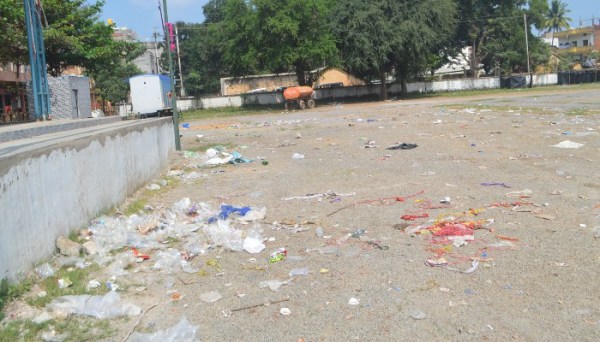 दुकानें हटी अब पसरी गंदगी