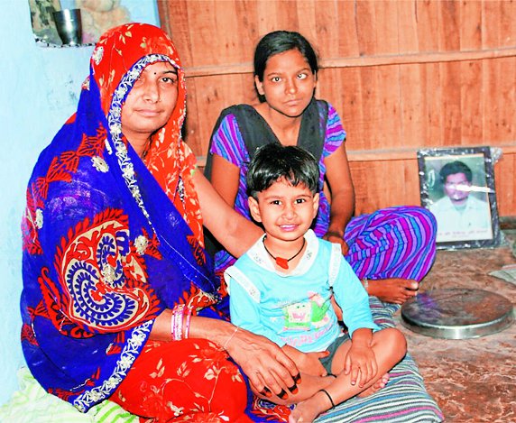 Brother's death from Silent Attack,  Bamashah scheme, Government aid, Kota South MLA Sandeep Sharma, Troubles on family, Public cooperation, Kota, Kota Patrika, Kota Patrika News, Rajasthan Patrika