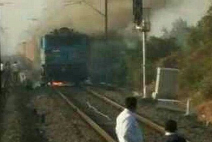 burning train amarkantak express in mp