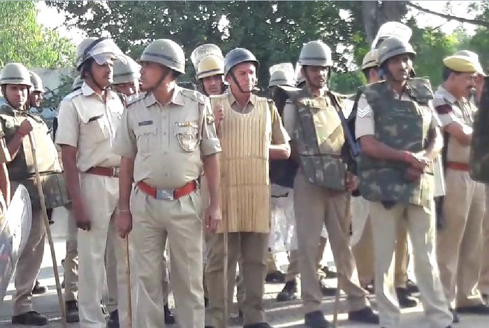 Police lathi charge on traders in Jhalawar, Police lathi charge in Jhalawar, Encroachment removed in Jhalawar, Jhalawar Forelane road, Jhalawar Bypass, Rajasthan Patrika Kota, Kota rajasthan Patrika, Crime news Jhalawar, Vasundhara Raje Scindia