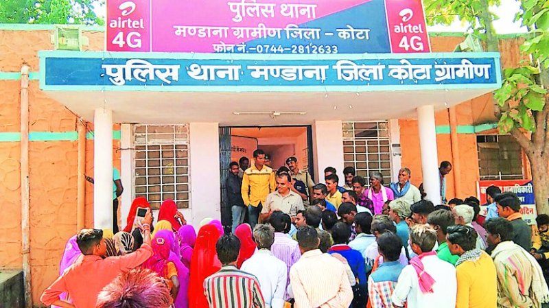 Panchayat, Illegal liquor, Demand of Arrest, Encirclement of Police Station, Alcohol free City, Crime in Kota, Police in Kota, Kota, Kota News, Rajasthan Patrika, Patrika News, 