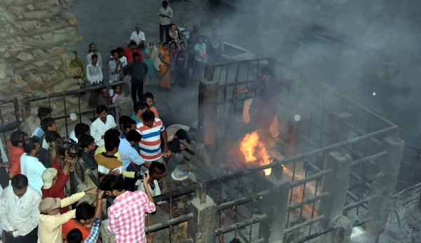 मणिकर्णिका घाट पर पंचतत्व में विलीन हुई गिरिजा देवी