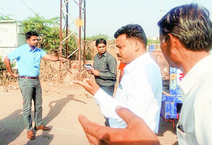 Municipal Commissioner, Commissioner Dr. Vikram Jindal, Accidental Visits, Ward Cleaning Workers, Workers, Municipal Kota, Cleaning the City, Sanitation System, Physical Verification, Hazari Register, Kota, Kota Patrika, Kota Patrika News, Rajasthan Patrika