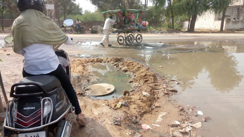 Jodhpur : Dirt water flowing on the road due to overflow of sewerage