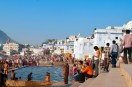 prayer and worship in pushkar lake 