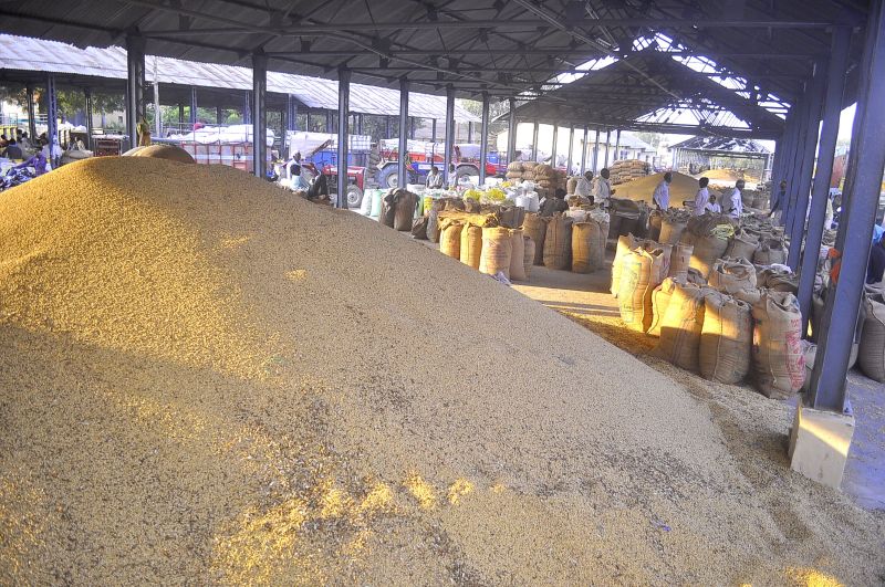 Officers actions in Agricultural Produce Market katni