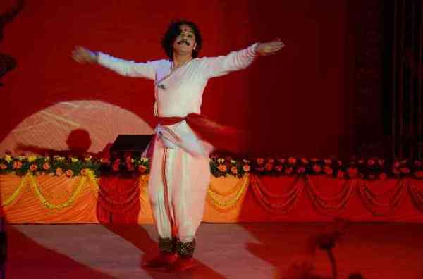 pandit rajendra gangani perform in varanasi