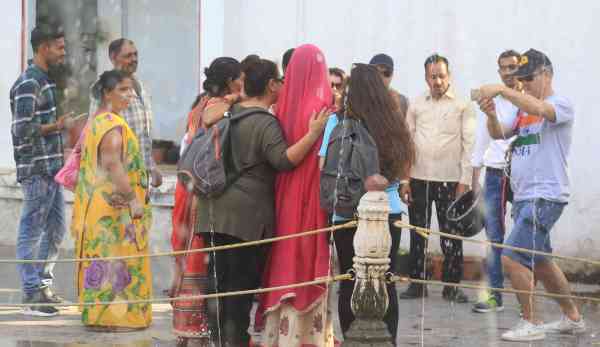  tourists in udaipur images