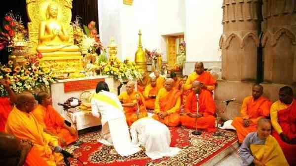 सारनाथ में विश्व का पहला ऐसा मंदिर जहां पर मिला भगवान बुद्ध के पवित्र अवशेष के दर्शन का मौका