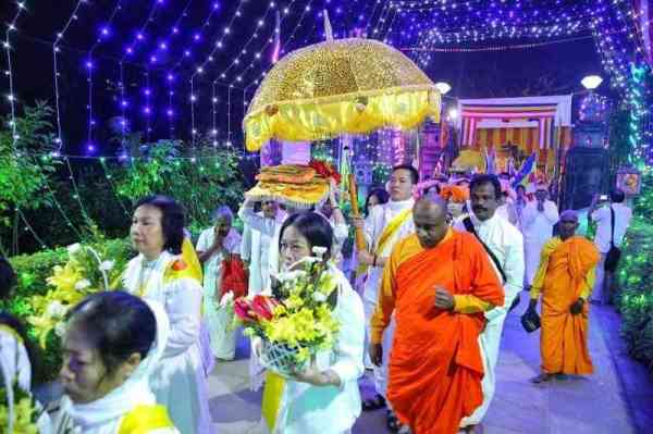 सारनाथ में विश्व का पहला ऐसा मंदिर जहां पर मिला भगवान बुद्ध के पवित्र अवशेष के दर्शन का मौका