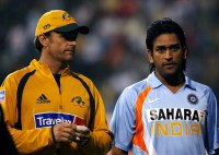 gili and dhoni 
