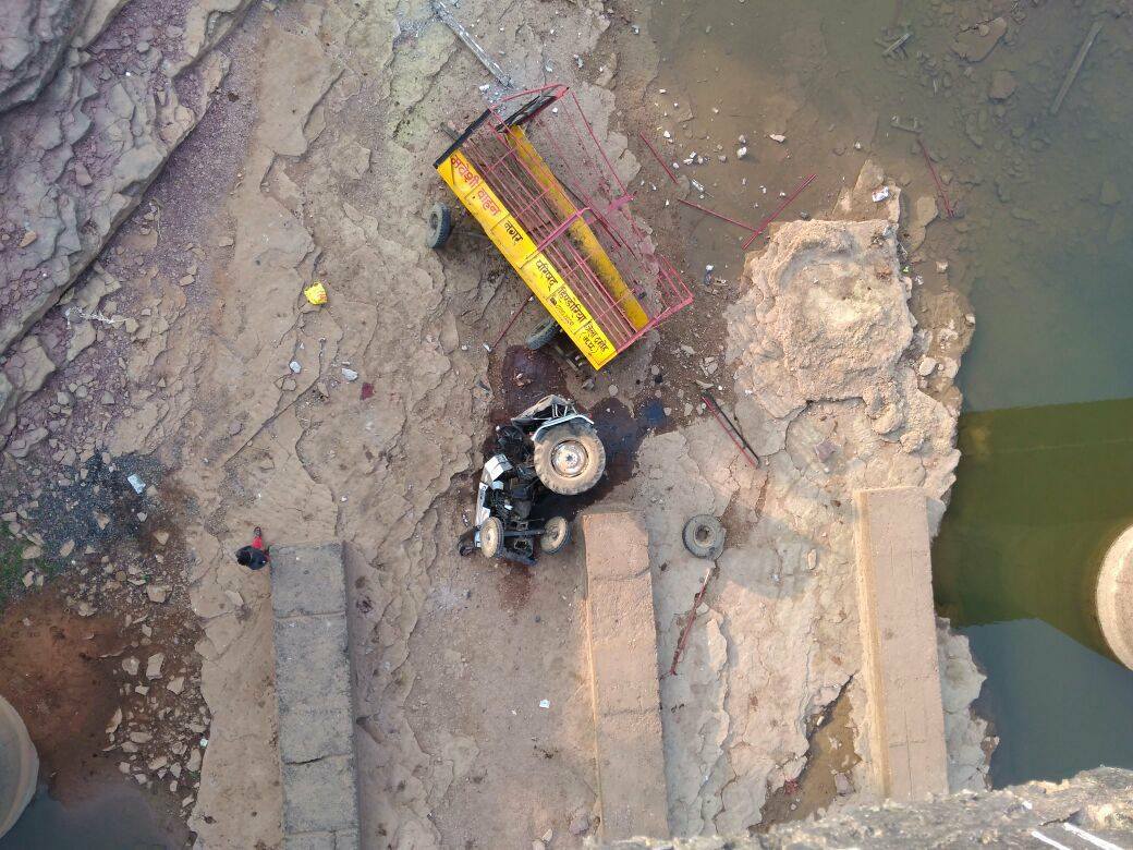 City Councils tractor-trolley falls into river 2 killed