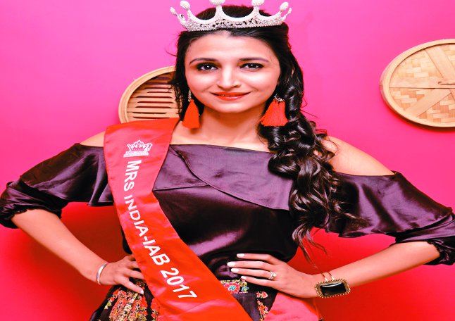 beauty queen sethi won the Mrs India title