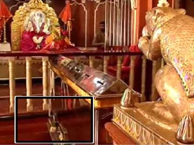 thieves cut donation box and stolen money from ganesh temple