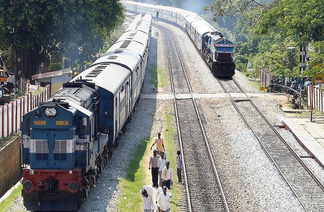 selfie: Two children reached railway station to take selfies
