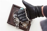 Two miscreants  stolen woman's jewellery from Temple Crime in Jaipur