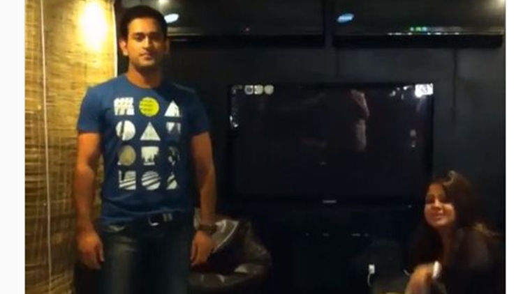 dhoni dancing video gone viral