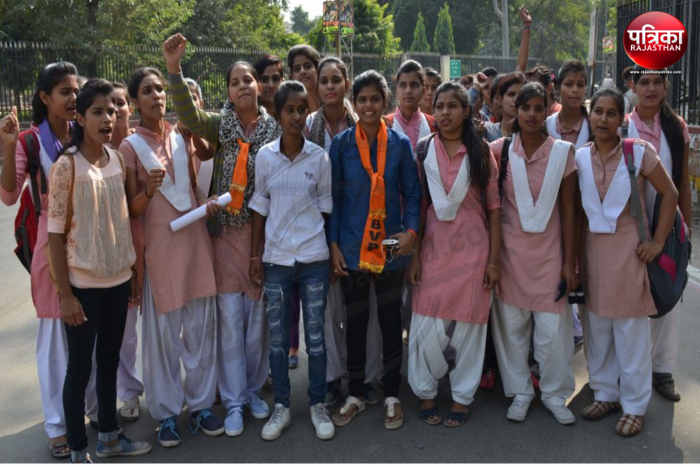 Bhilwara, bhilwara news, Opposed Padmavati film screenings in bhilwara, Latest news in bhilwara, Bhilwara News in hindi, Hindi News in bhilwara, Latest hindi news in bhilwara