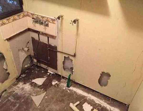 Man Heard Noise In Bathroom