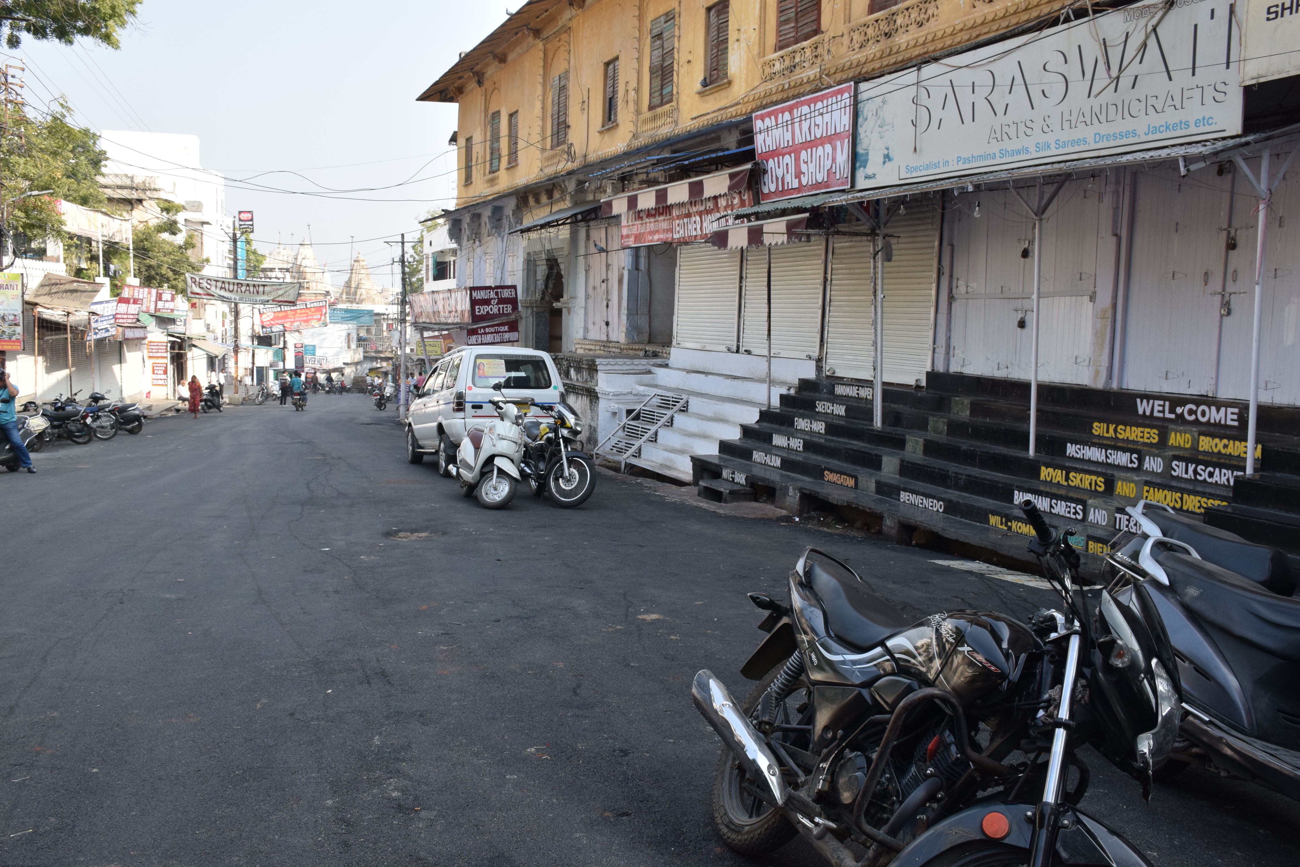 protest for no vehicle band in udaipur