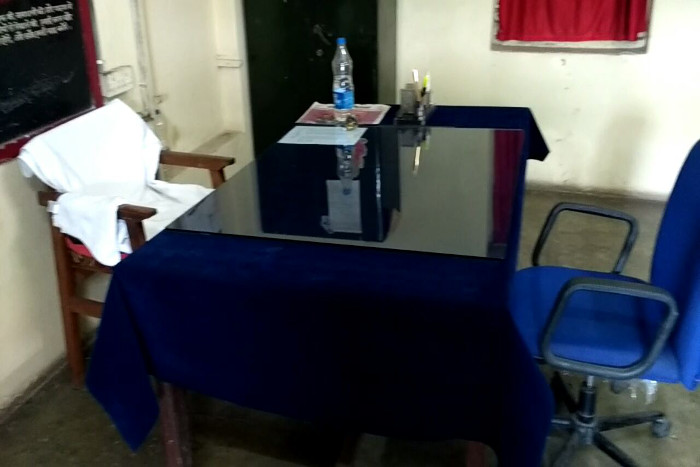 रायगढ़ का एक ऐसा भी विभाग है। जहां अधिकारी ही नहीं बल्कि उनकी कुर्सियों की दिशा भी बदलती है।