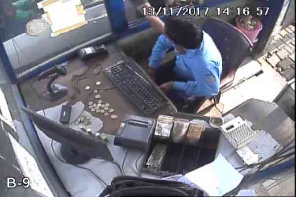 Alleged BJP leader Assault Toll Employee