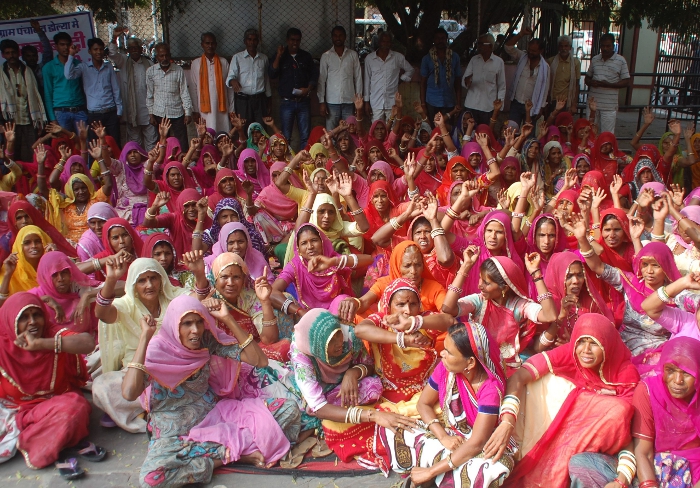 शराब मुक्ती के लिए महिलाओं का प्रदर्शन