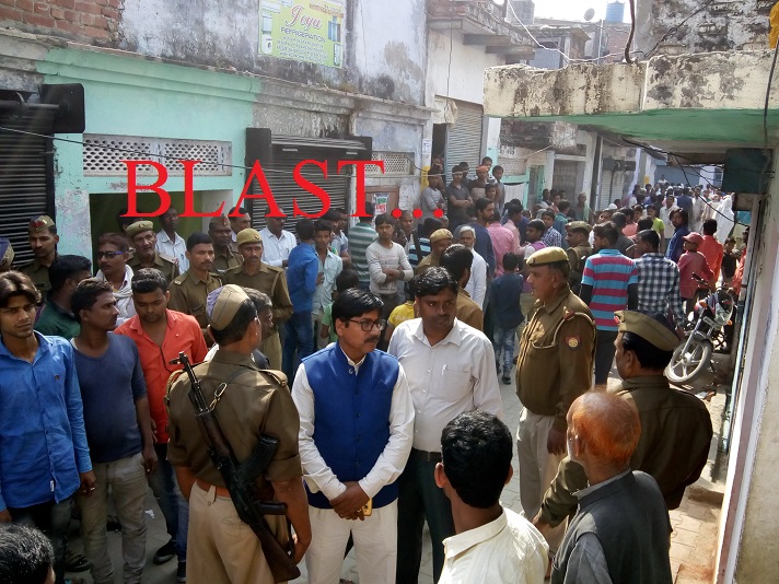 Explosive Blast in bhadohi one dead and three injured