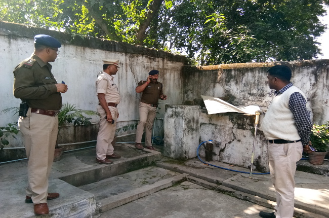 Police investigation in bungalow