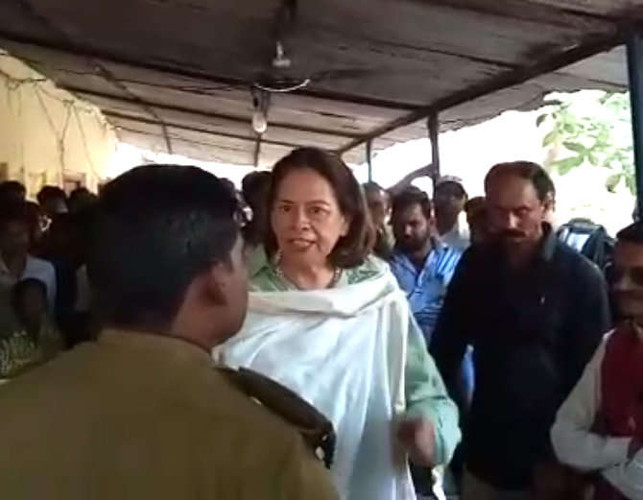 Maharani Saifali Singh drama in police chowki hamirpur up hindi news
