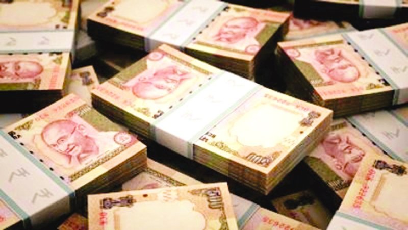 Jewelers shouting slogans in black and white