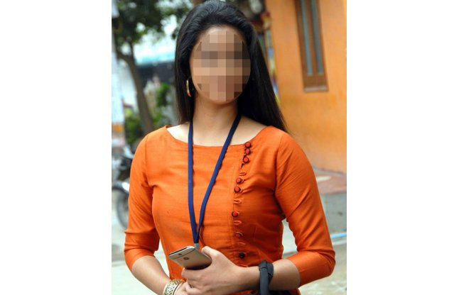 Boyfriend stopped Girlfriend for talking the road and used abused word,Girlfriends with Boyfriend,Young Girl Intimate,Young Girl Rape,Married Girl Intimate With Young Boy,Young Girl Beaten By Boyfriend,Friends Objectaionable Relation ,Women Second Marriage,Young Man Proposed For Marriage,Girl Rejected Marriage Proposal Young Man Used Abused Words For Him ,Jabalpur Police,MP Police,Crime in Jabalpur,,Jabalpur Police sp,