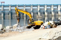 सुरक्षा दीवार निर्माण शुरू 