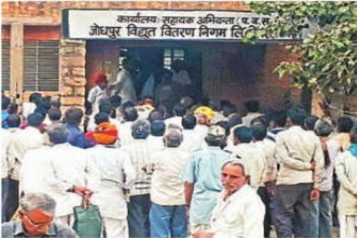 farmers made AEN transfer cancelled in Tinwari village of Jodhpur