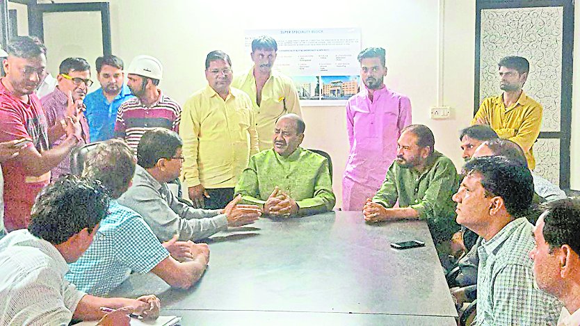 New Medical College, Super Specialty Block Construction, MP Om Birla, MLA Sandeep Sharma, Work Progress, Construction Quality, Company, Instrument, Medical Officer, Meeting, Supply of Oxygen, Cardiac Surgery, Nephrology, Urology, Gastroentology, Pediatric Surgery, Plastic Surgery, Neurology, Neuro surgery, Guide line, Kota, Kota Patrika, Kota Patrika News, Rajasthan Patrika