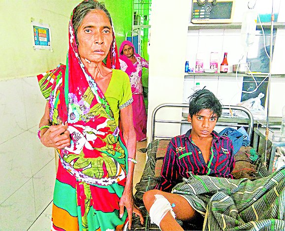 Life struggles, Cancer sufferers, Highwalt current, Story of mother-son, House, Land, Incomplete treatment, Bamashah scheme, Surgery, Rakshabandhan, Operation, Kota, Kota Patrika, Kota Patrika News, Rajasthan Patrika