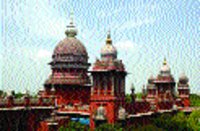 उसके बाद अधिकारियों ने नाव की तलाशी ली तो उसमें से ६९ बोरे मिले जिनमें 800 किलो समुद्री खीरे थे जिनको जब्त करने के साथ नाव को भी कब्जे में ले लिया गया।