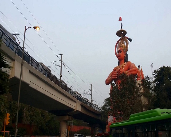 jhandewalan hanuman statue
