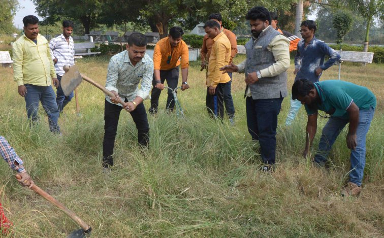 District Waqf Committee, Cemetery, Shramdan, Social Organizations, Social Organizations, Political Organizations, Commercial Organizations, Mukti Dhams, Vikas Samiti, Kshavpura's Muktidham, Bad condition, UIT Administration, Municipal Administration, Development of Mukti Dhams, Muktiddham Complex, Inauguration, Dirt, Kota, Kota Patrika, Kota Patrika News, Rajasthan Patrika, Clean Up MuktiDhamams,