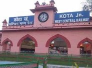 Fog, Kota-Jaipur-Kota Passenger, Kota Patna Express, Train late, passenger hassles, inconvenience to passengers,Train Time Table, National Train Inquiry System, Kota Junction, Passenger, Kota Junction, Indian Railway, Kota, Kota Patrika, Kota Patrika News, Rajasthan Patrika, Tren Late, Disadvantages, Kota Junction, Train ticket canceled, SMS Facility