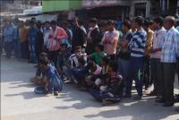 आक्रोशित परिजनों ने किया हंगामा