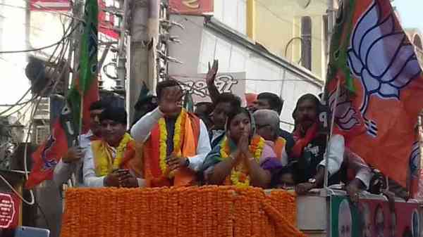 डिप्टी सीएम केशव प्रसाद मौर्या ने किया रोड शो, दिखायी भगवा पार्टी की ताकत