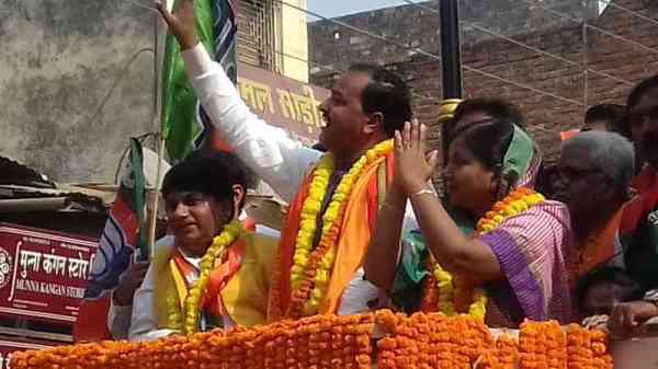 डिप्टी सीएम केशव प्रसाद मौर्या ने किया रोड शो, दिखायी भगवा पार्टी की ताकत