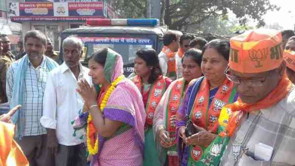 डिप्टी सीएम केशव प्रसाद मौर्या ने किया रोड शो, दिखायी भगवा पार्टी की ताकत