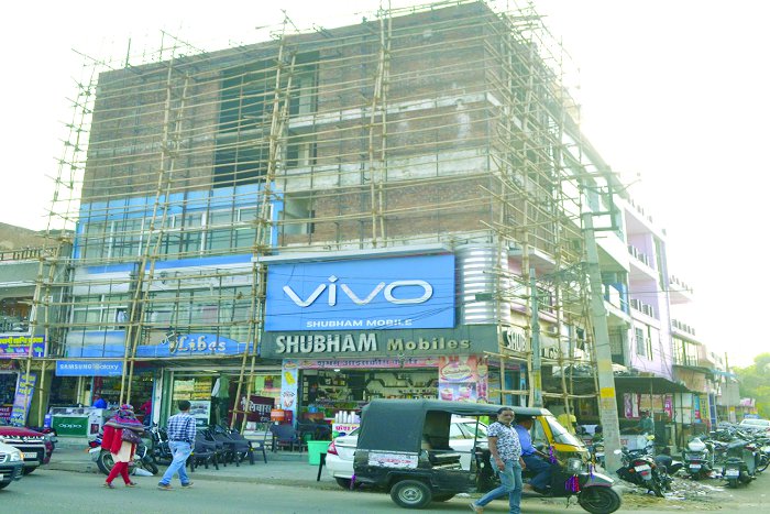 Illegal construction, Building approval, Complaints, Municipal corporation, Municipal trust and administration, Officer, Education department, Land owner, Kathoon road, Land mafia, Illegal colony, State government, Land master plan, Green belt, Illegal occupation, Ruling party, Rawatbhata main road, Threat, Kota, Kota Patrika, Kota Patrika News, Rajasthan Patrika